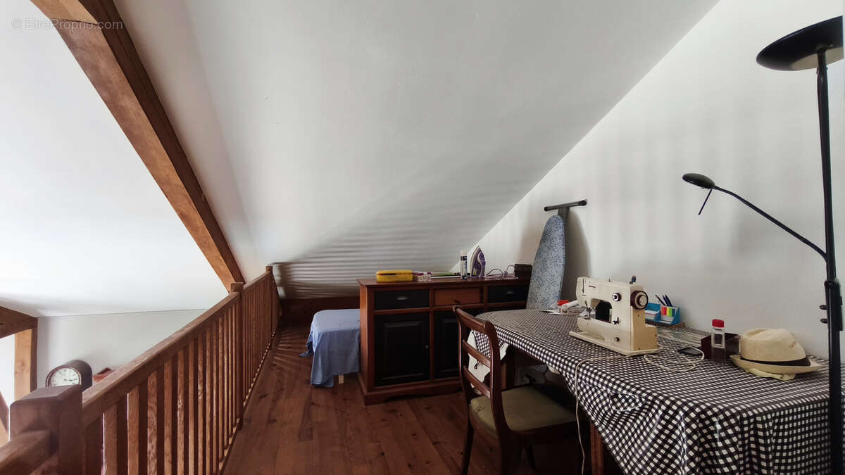 Maison à CASTELNAU-MONTRATIER