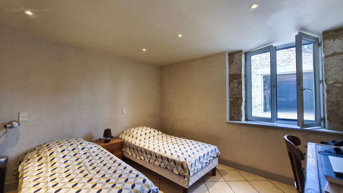 Maison à CASTELNAU-MONTRATIER