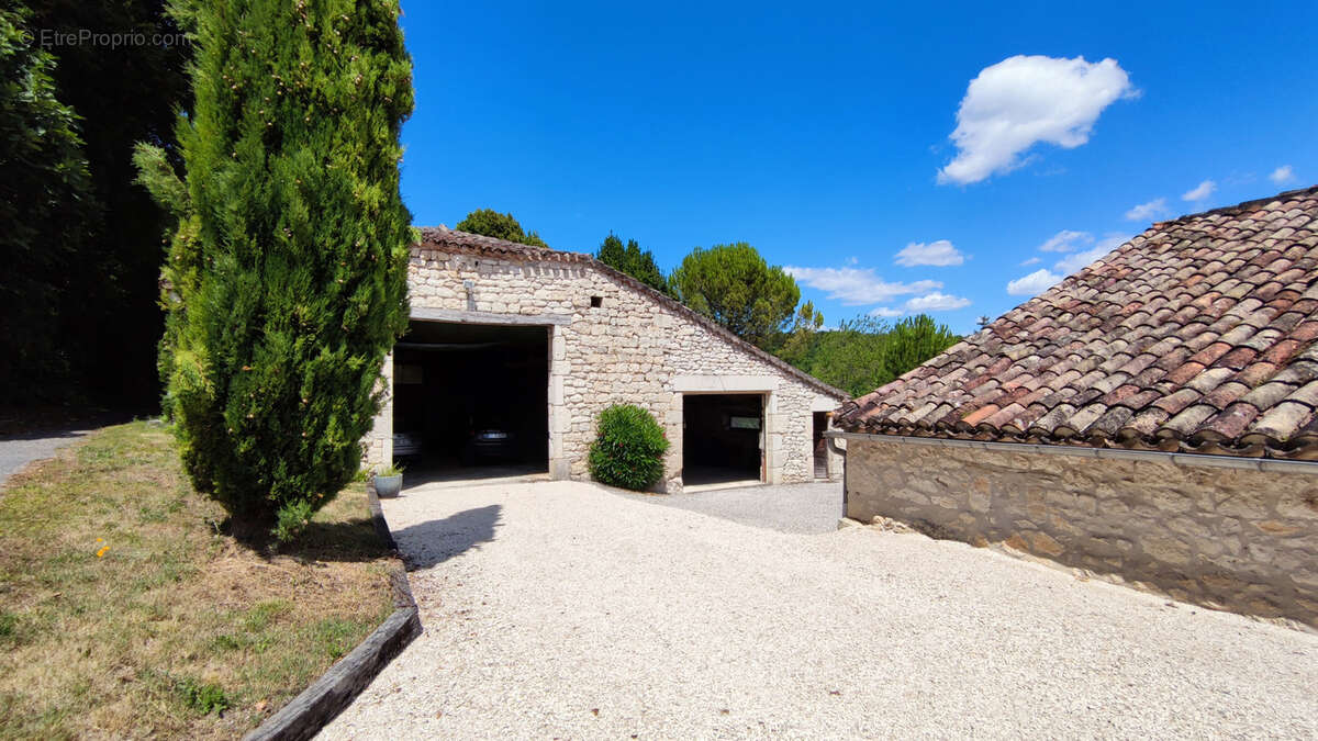 Maison à CASTELNAU-MONTRATIER