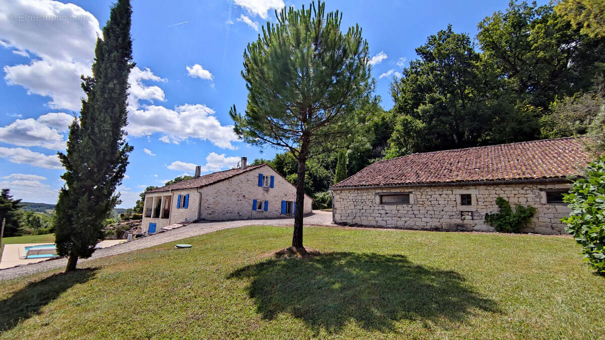 Maison à CASTELNAU-MONTRATIER