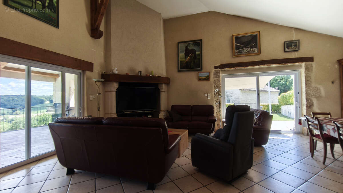 Maison à CASTELNAU-MONTRATIER