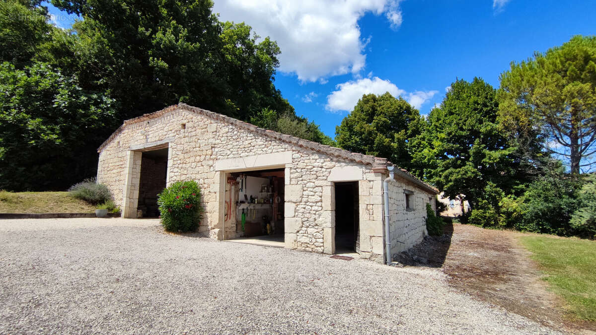 Maison à CASTELNAU-MONTRATIER