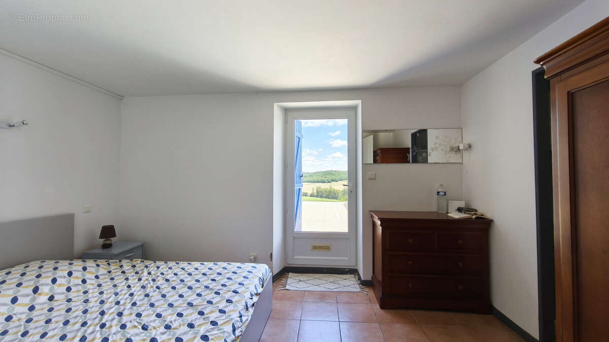 Maison à CASTELNAU-MONTRATIER