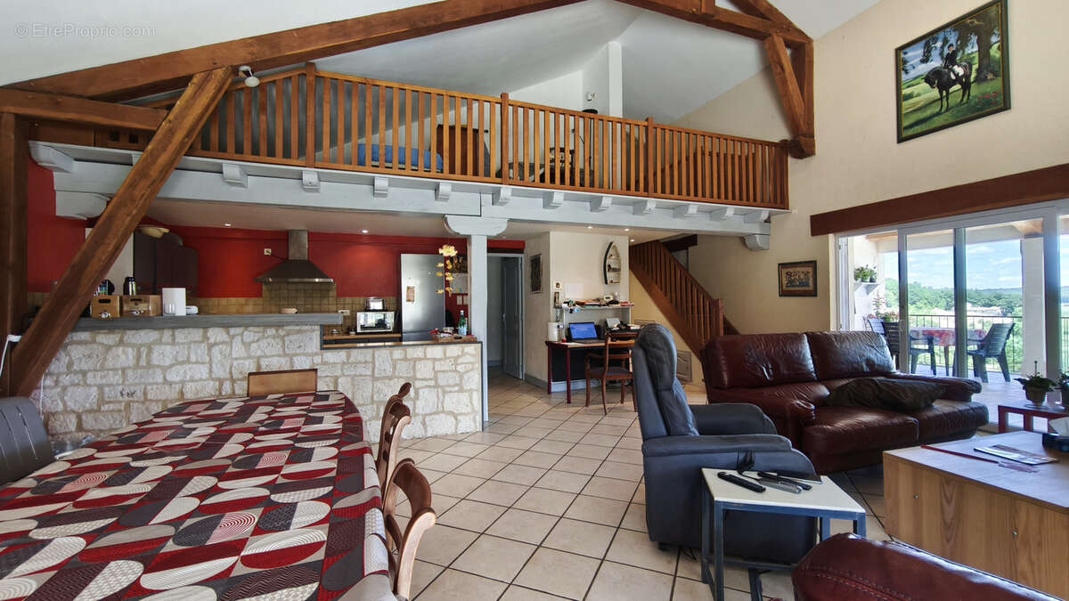 Maison à CASTELNAU-MONTRATIER