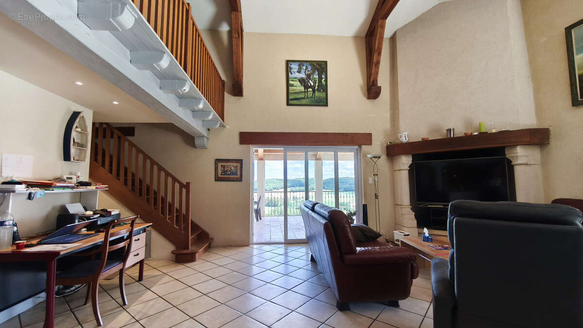 Maison à CASTELNAU-MONTRATIER