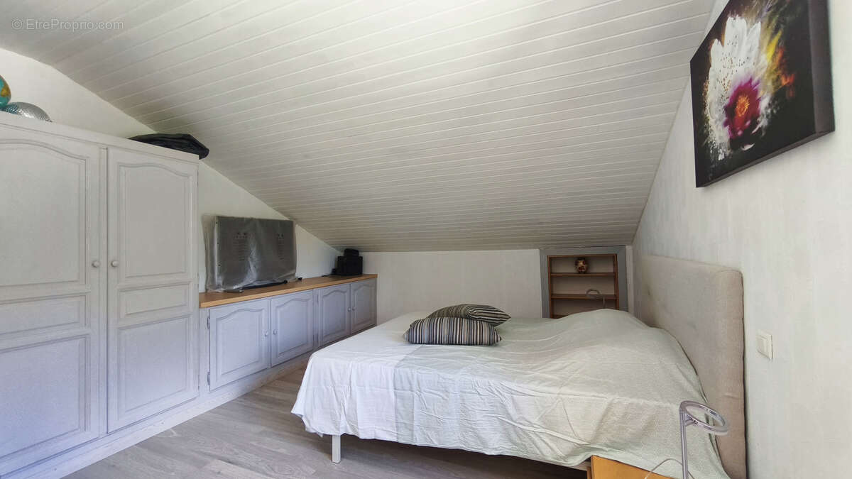 Maison à CASTELNAU-MONTRATIER