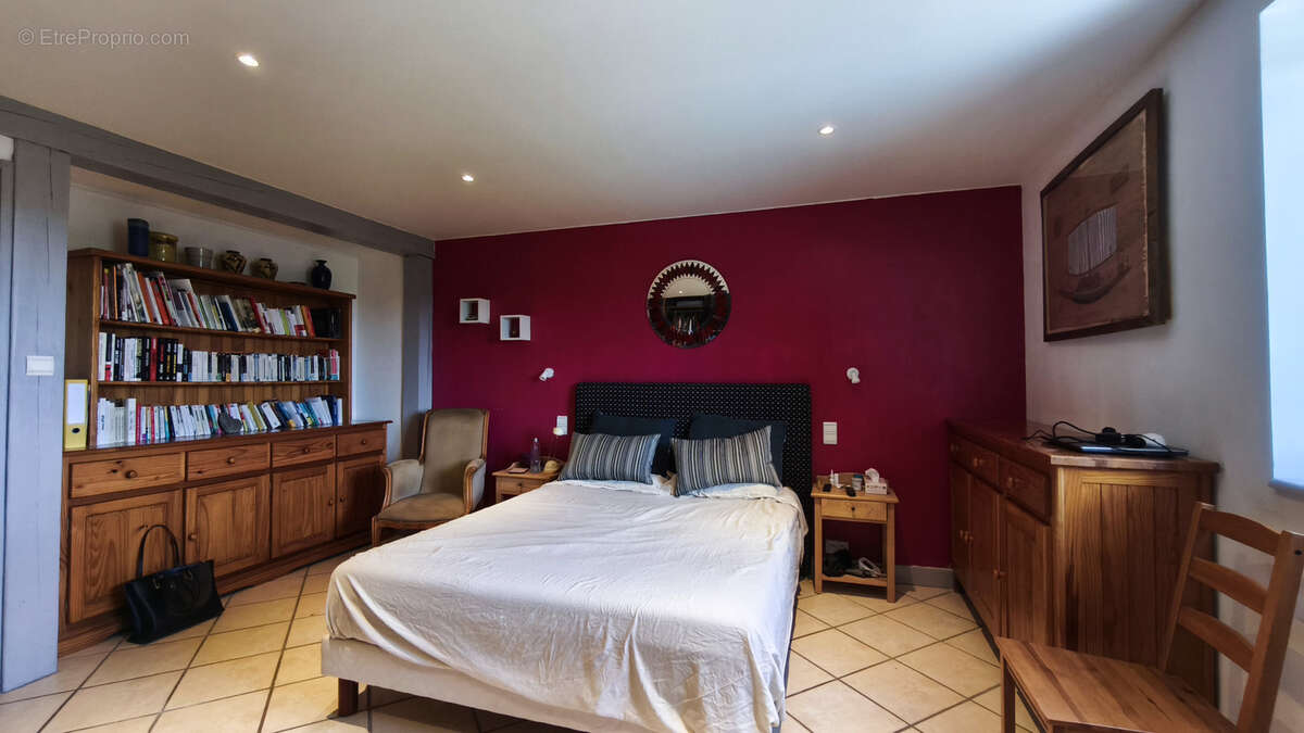 Maison à CASTELNAU-MONTRATIER