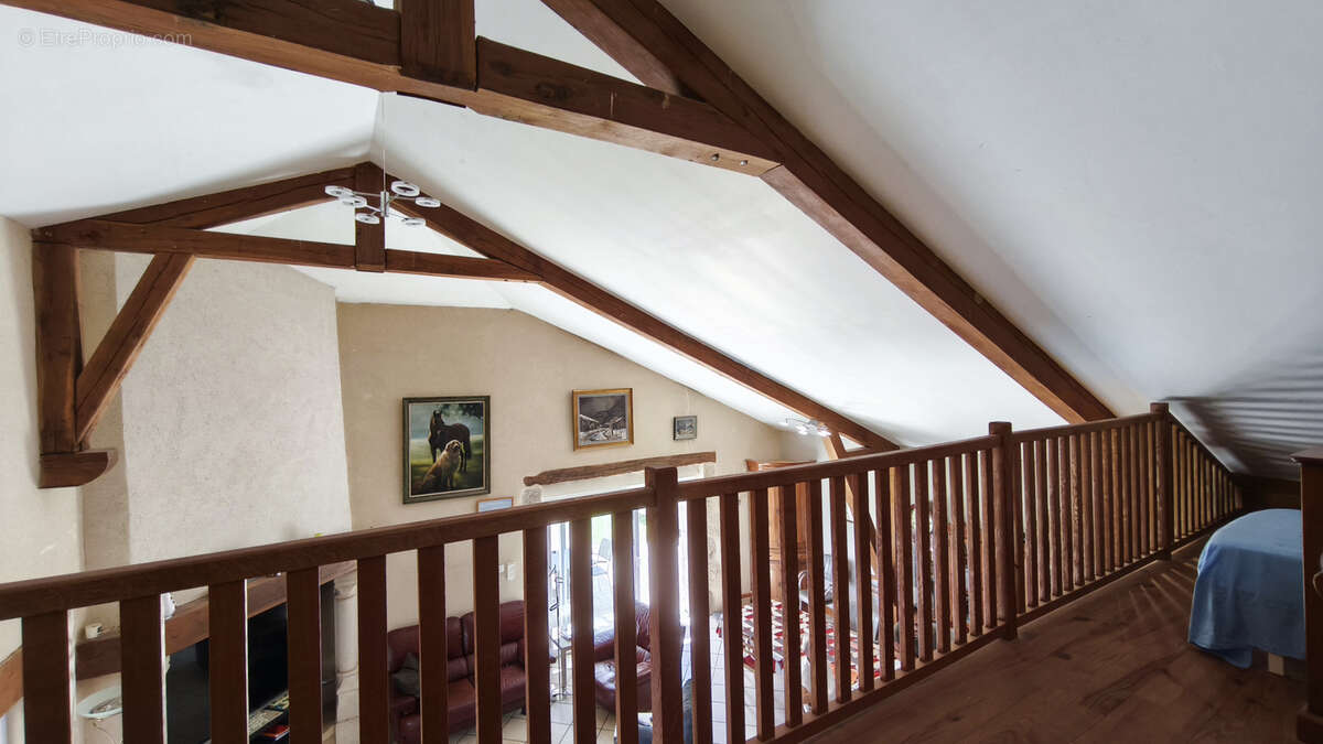 Maison à CASTELNAU-MONTRATIER