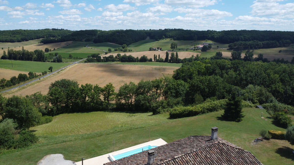 Maison à CASTELNAU-MONTRATIER