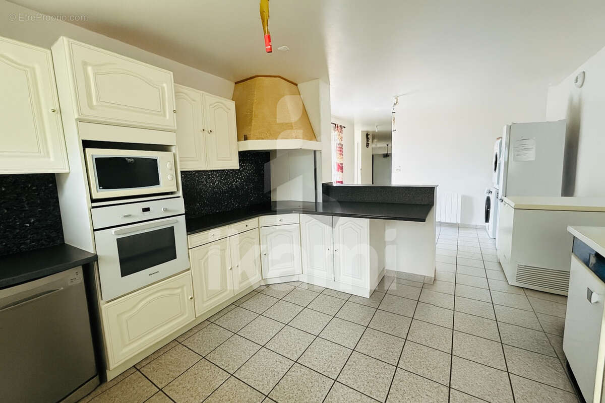 Maison à SAINT-JEAN-DE-BOURNAY