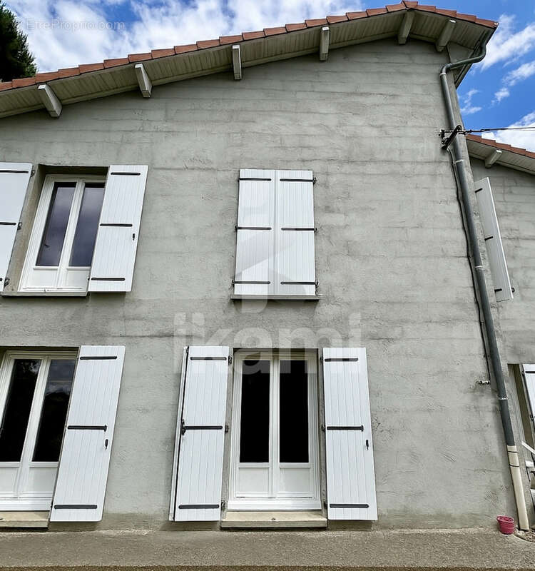 Maison à SAINT-JEAN-DE-BOURNAY