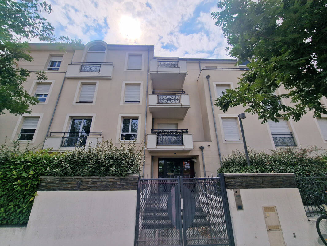 Appartement à AVRILLE