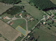 Terrain à SAXI-BOURDON