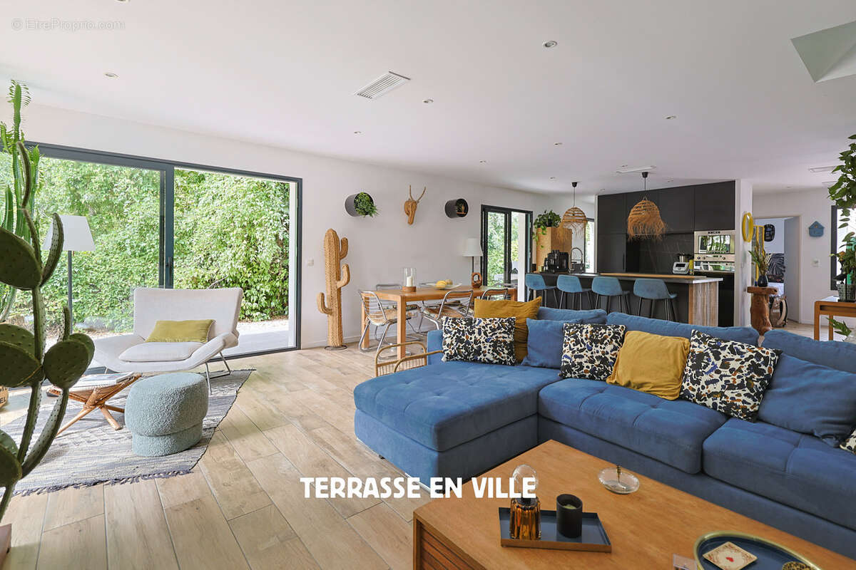 Maison à SOLLIES-PONT