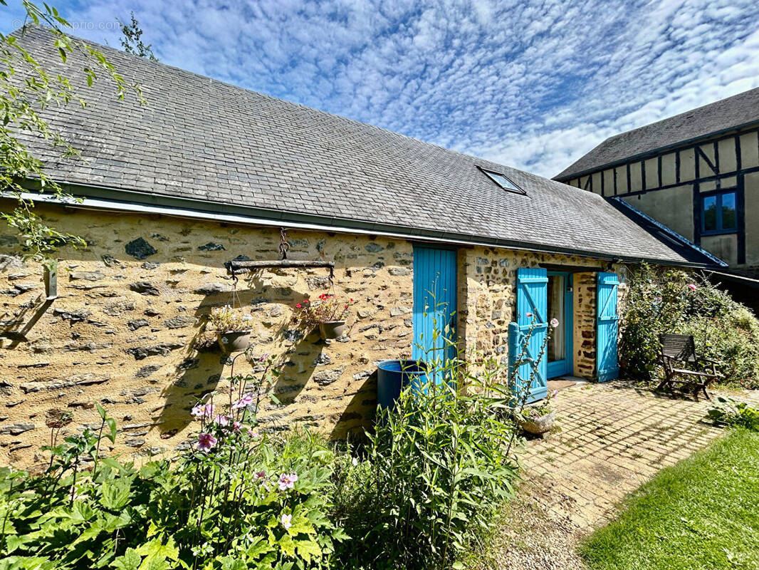 Maison à LE GENEST-SAINT-ISLE