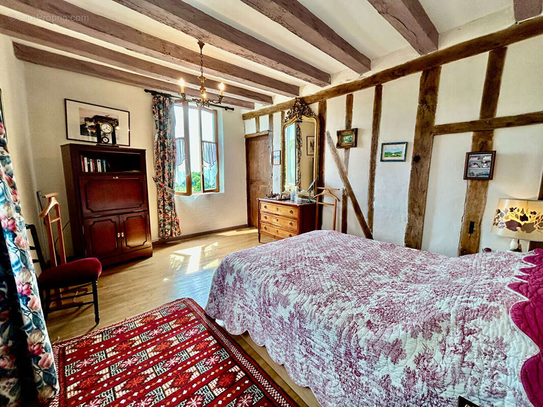 Maison à LE GENEST-SAINT-ISLE