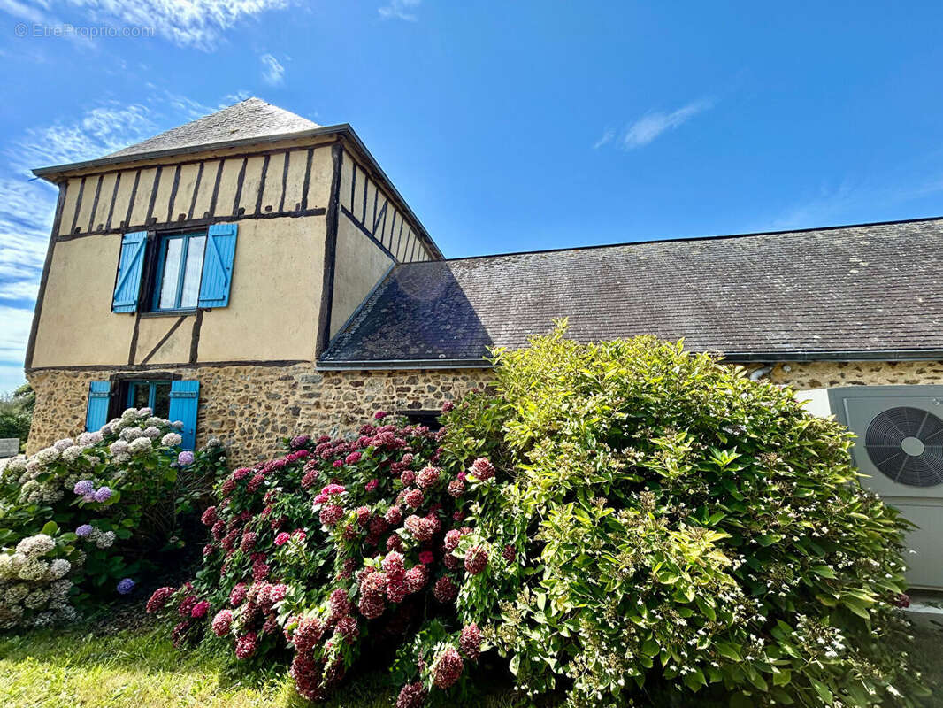 Maison à LE GENEST-SAINT-ISLE