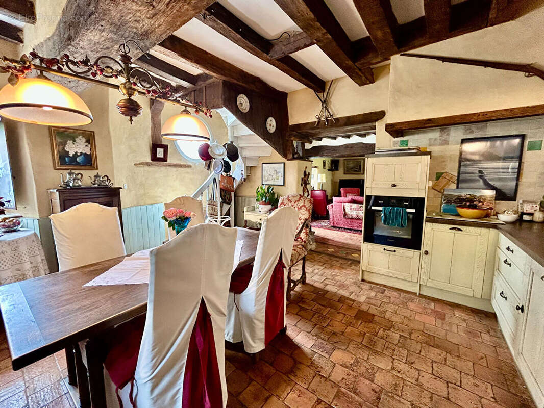 Maison à LE GENEST-SAINT-ISLE