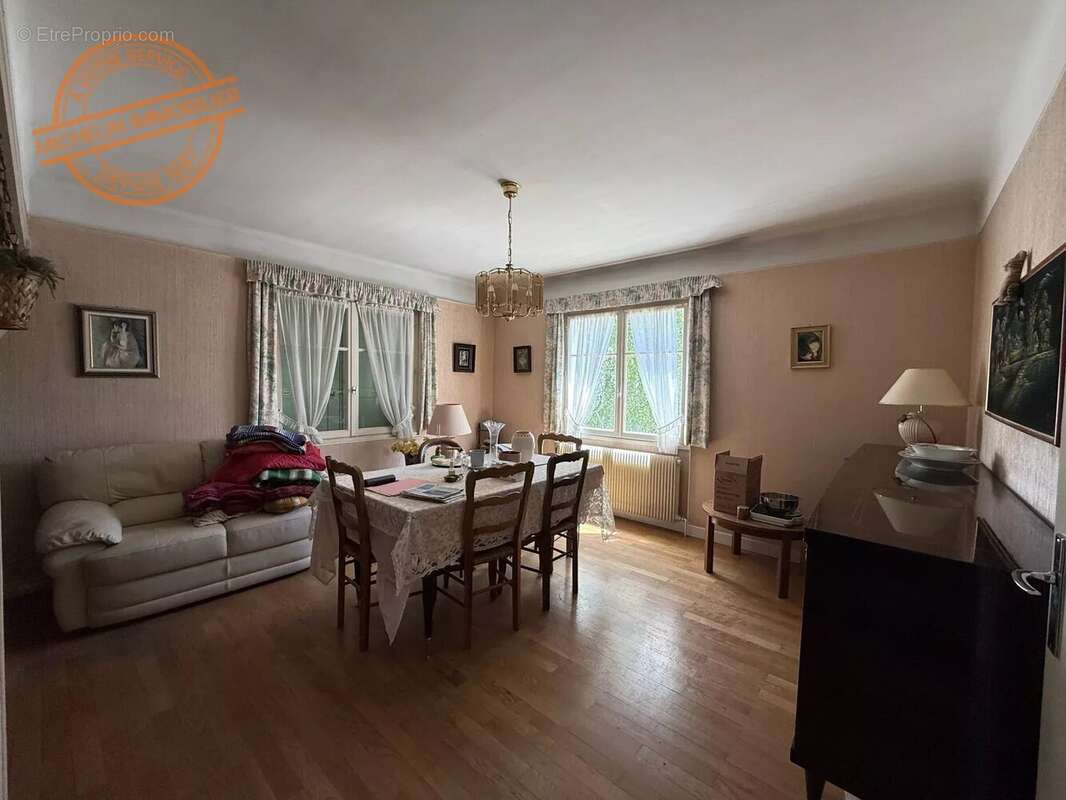 Maison à CHAMPAGNE-AU-MONT-D&#039;OR