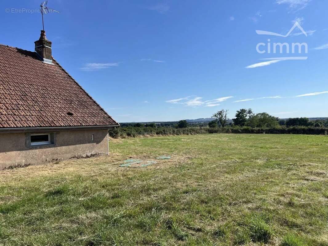 Maison à SALIGNY-SUR-ROUDON