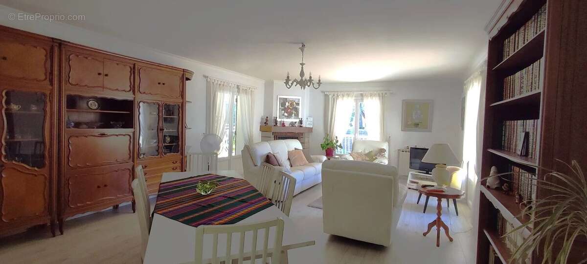 Maison à LA LONDE-LES-MAURES