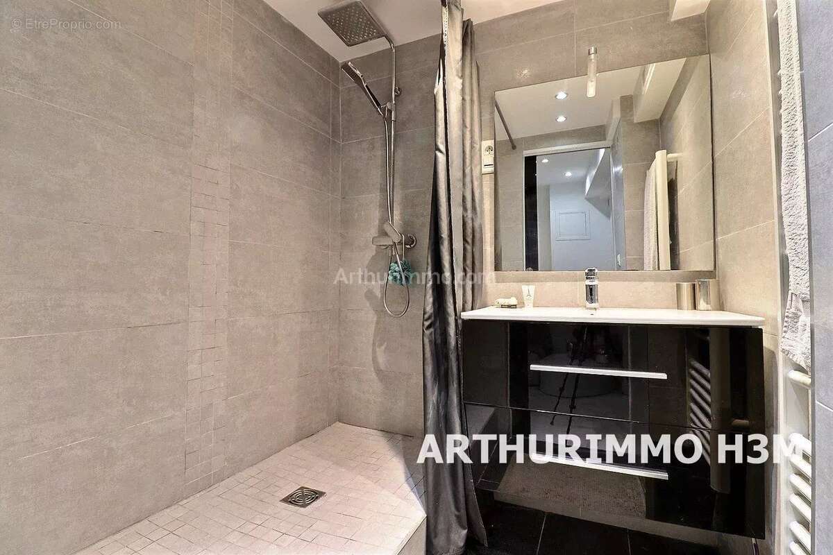 Appartement à PARIS-17E