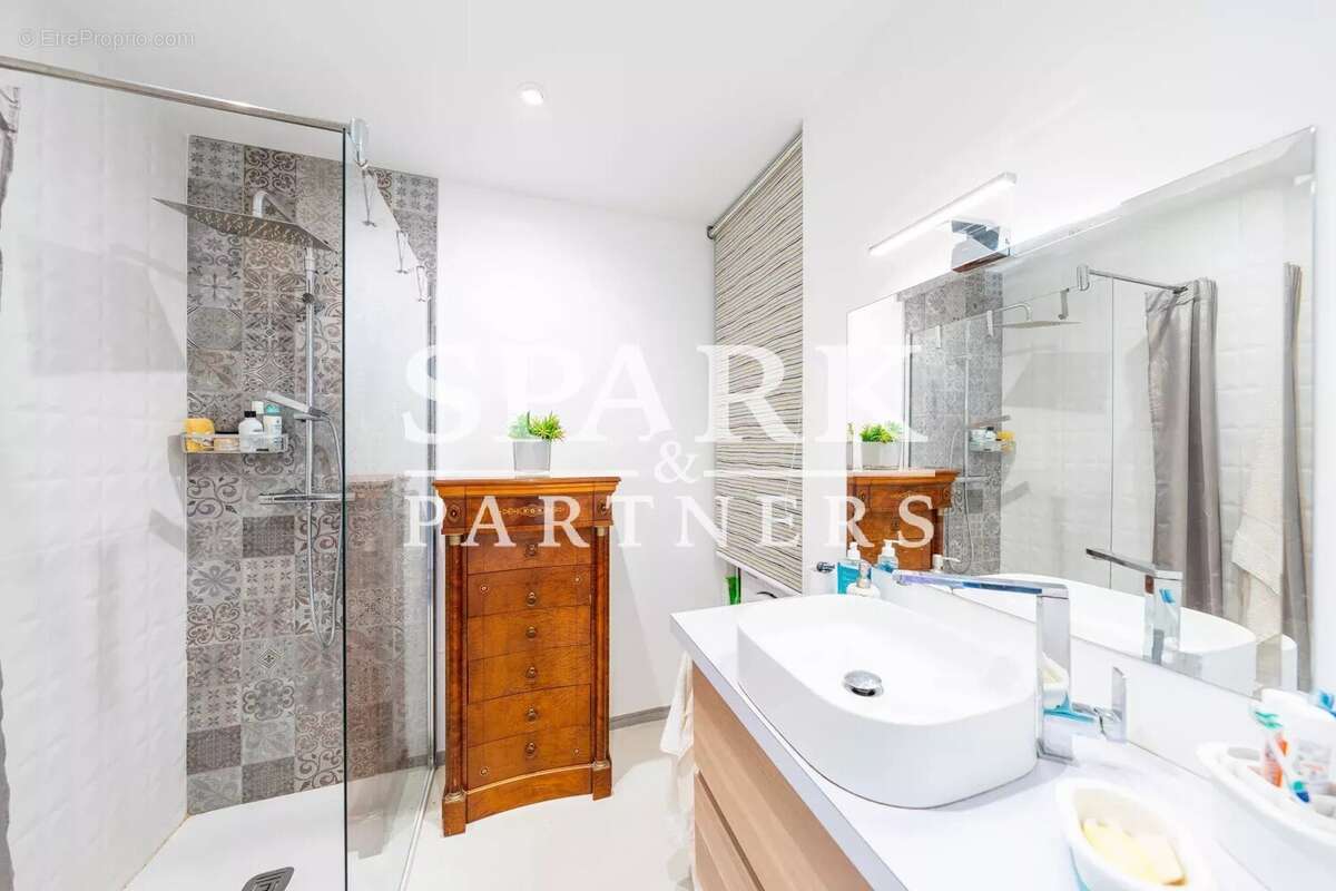 Appartement à ROQUEBRUNE-CAP-MARTIN