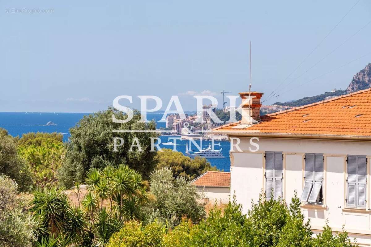 Appartement à ROQUEBRUNE-CAP-MARTIN