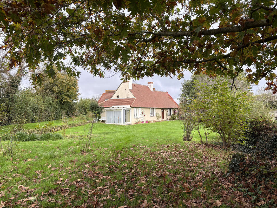 Maison à MONTGIVRAY