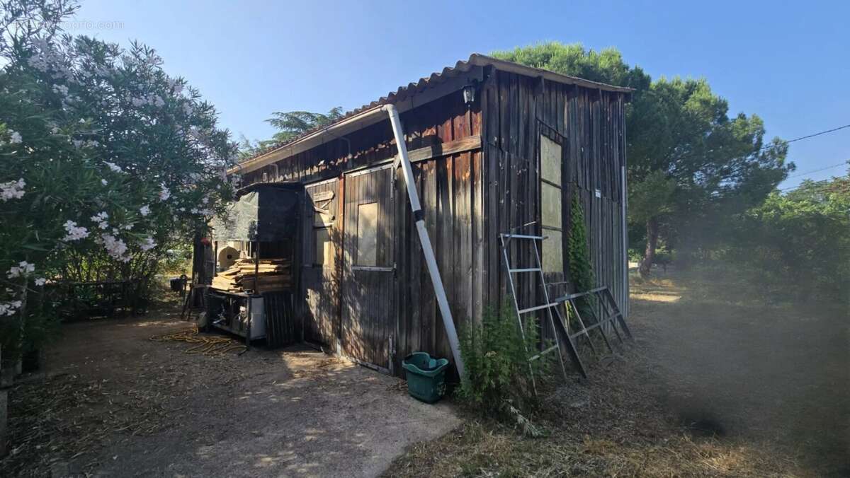 Terrain à SAINT-QUENTIN-LA-POTERIE