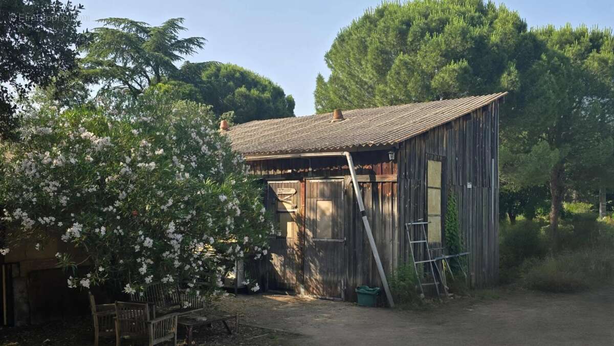 Terrain à SAINT-QUENTIN-LA-POTERIE