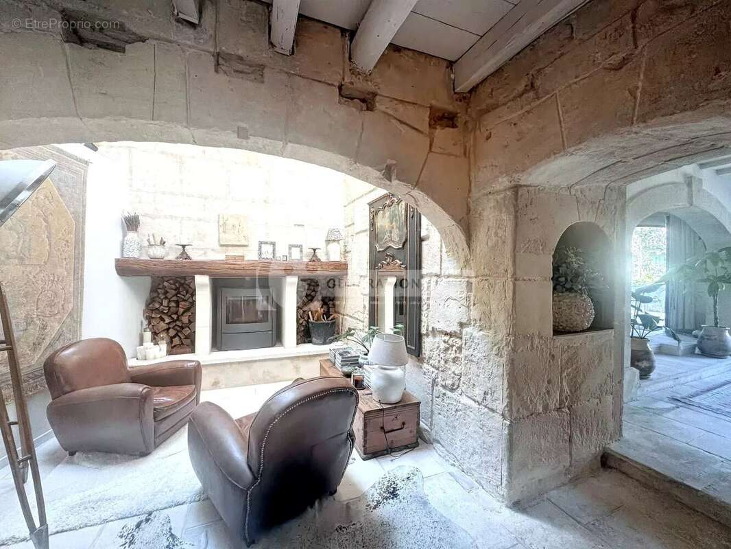 Maison à FONTVIEILLE