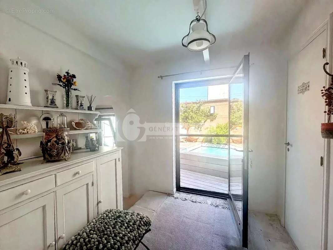 Maison à FONTVIEILLE