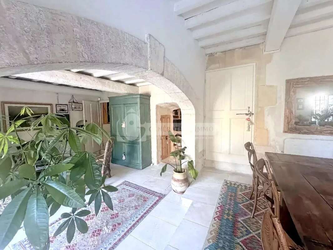 Maison à FONTVIEILLE