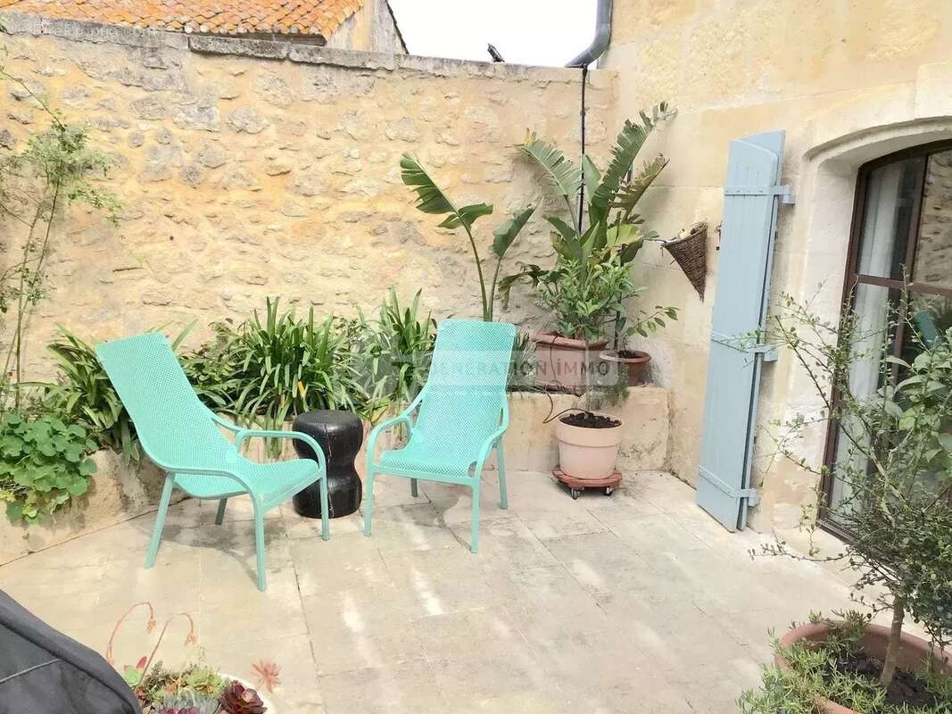Maison à FONTVIEILLE