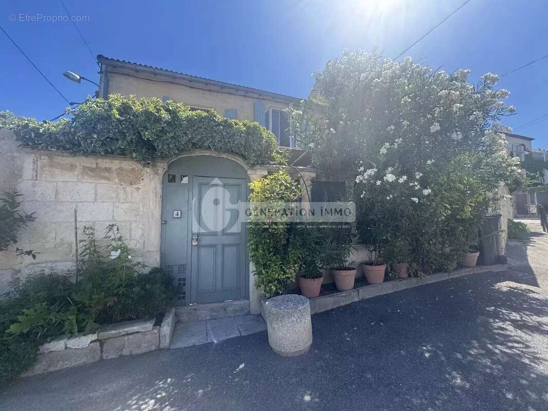 Maison à FONTVIEILLE