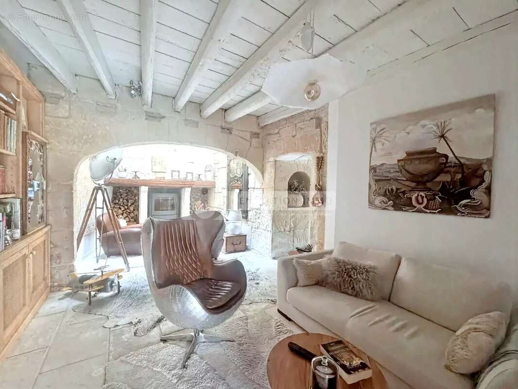 Maison à FONTVIEILLE