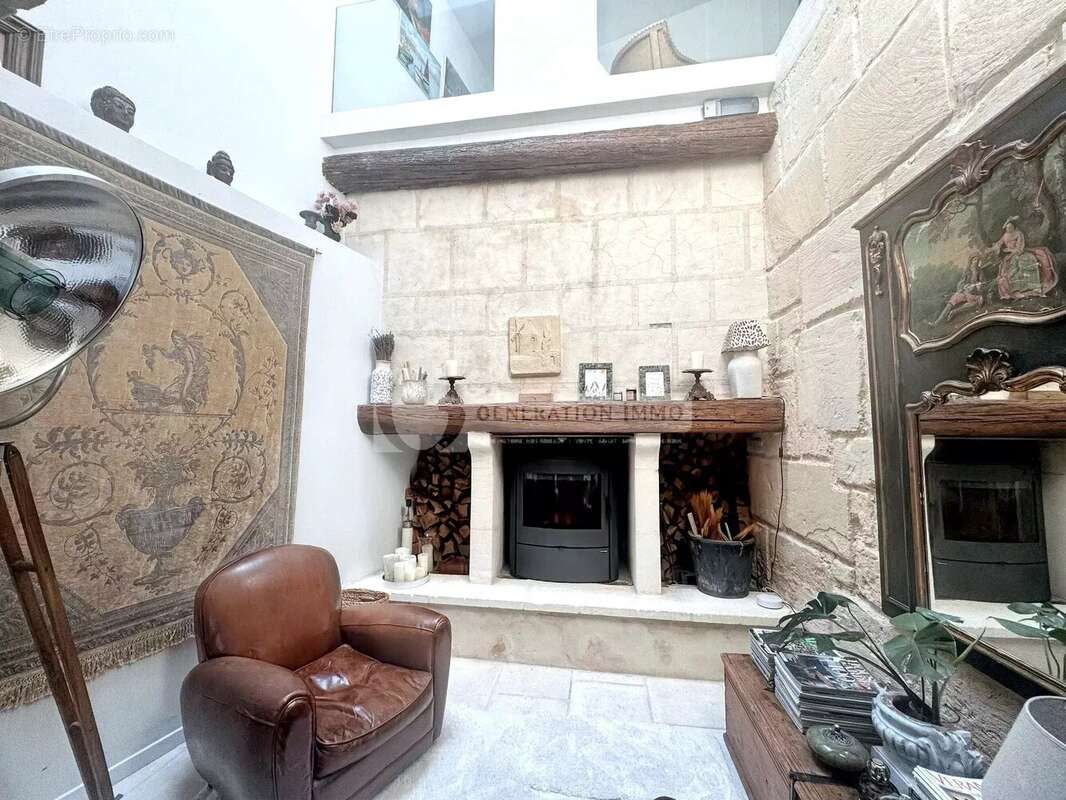 Maison à FONTVIEILLE