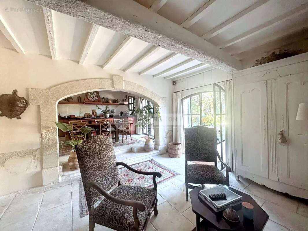 Maison à FONTVIEILLE