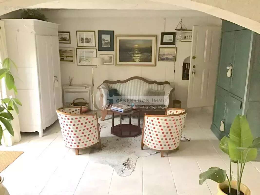 Maison à FONTVIEILLE