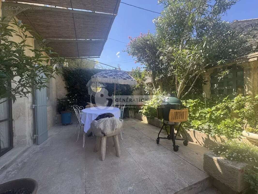 Maison à FONTVIEILLE
