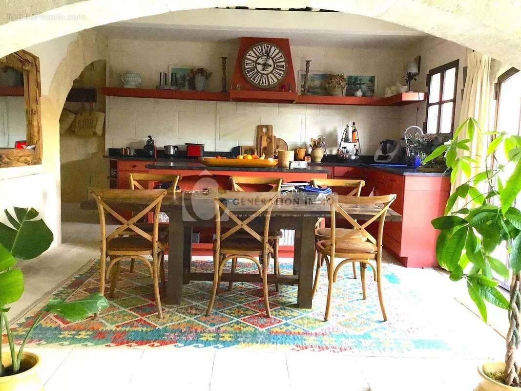 Maison à FONTVIEILLE