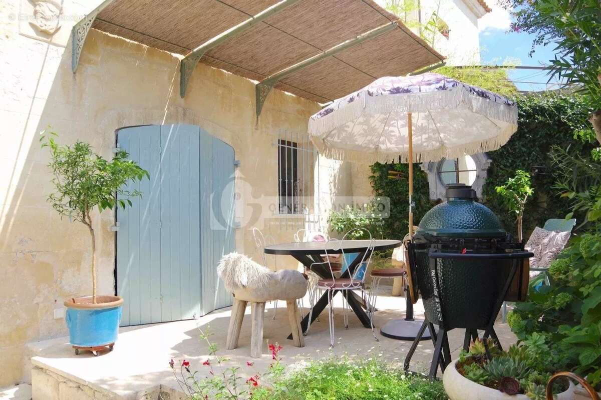 Maison à FONTVIEILLE
