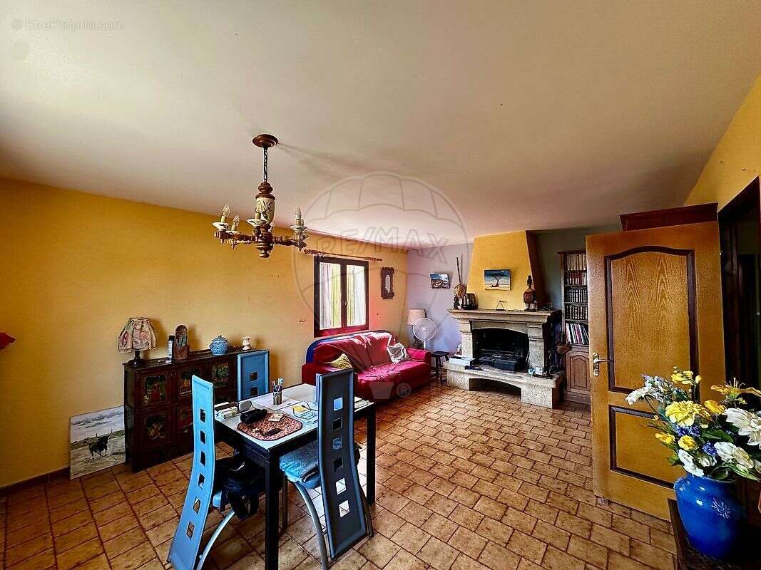 Maison à SAINT-QUENTIN-LA-POTERIE