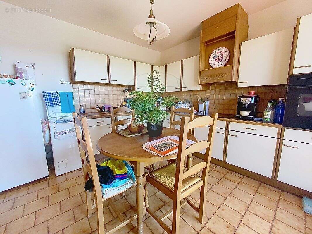 Maison à SAINT-QUENTIN-LA-POTERIE