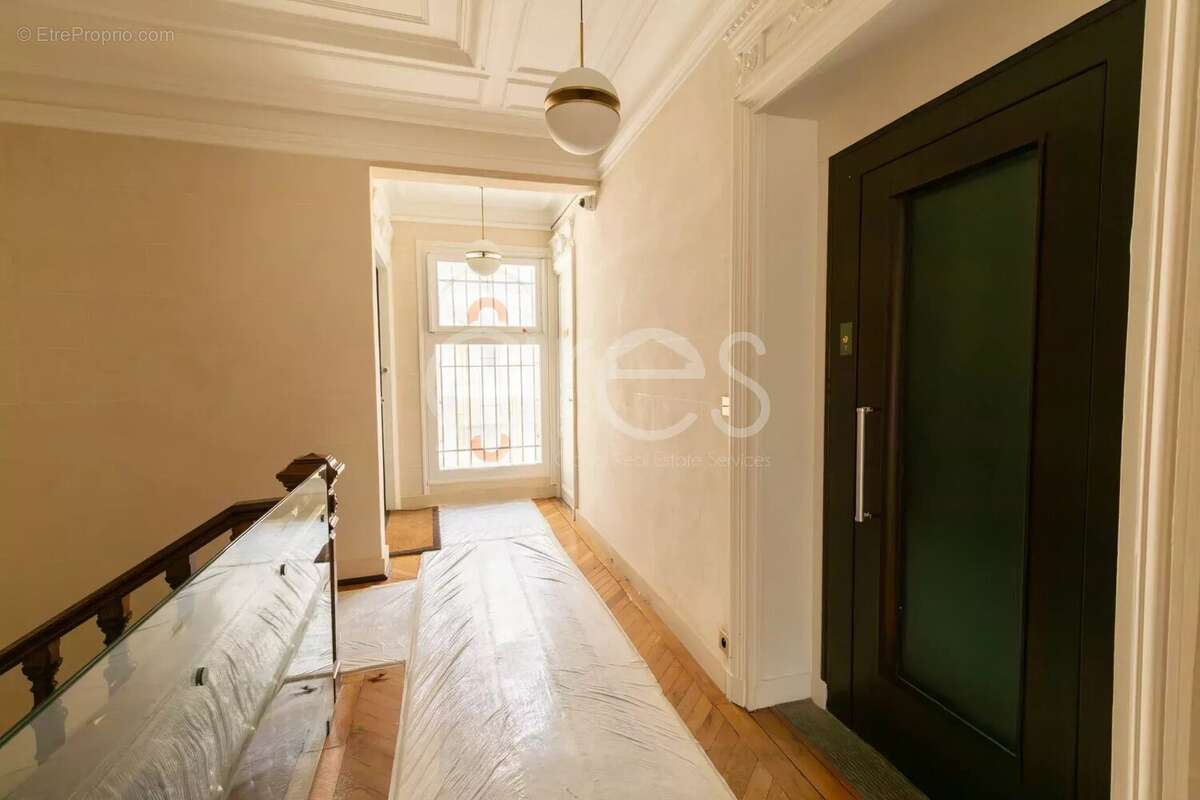 Appartement à PARIS-8E