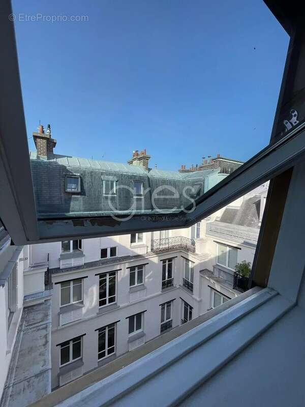 Appartement à PARIS-8E