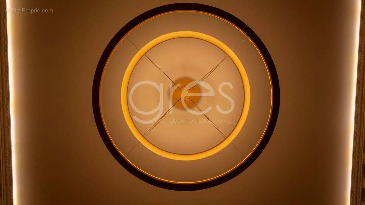 Appartement à PARIS-8E