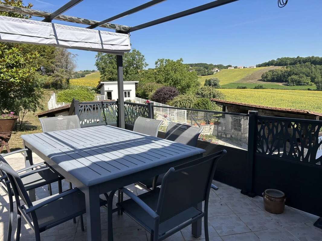 Maison à SALLES-LAVALETTE