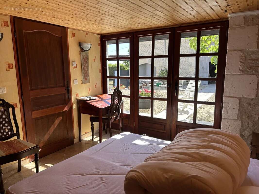 Maison à SALLES-LAVALETTE